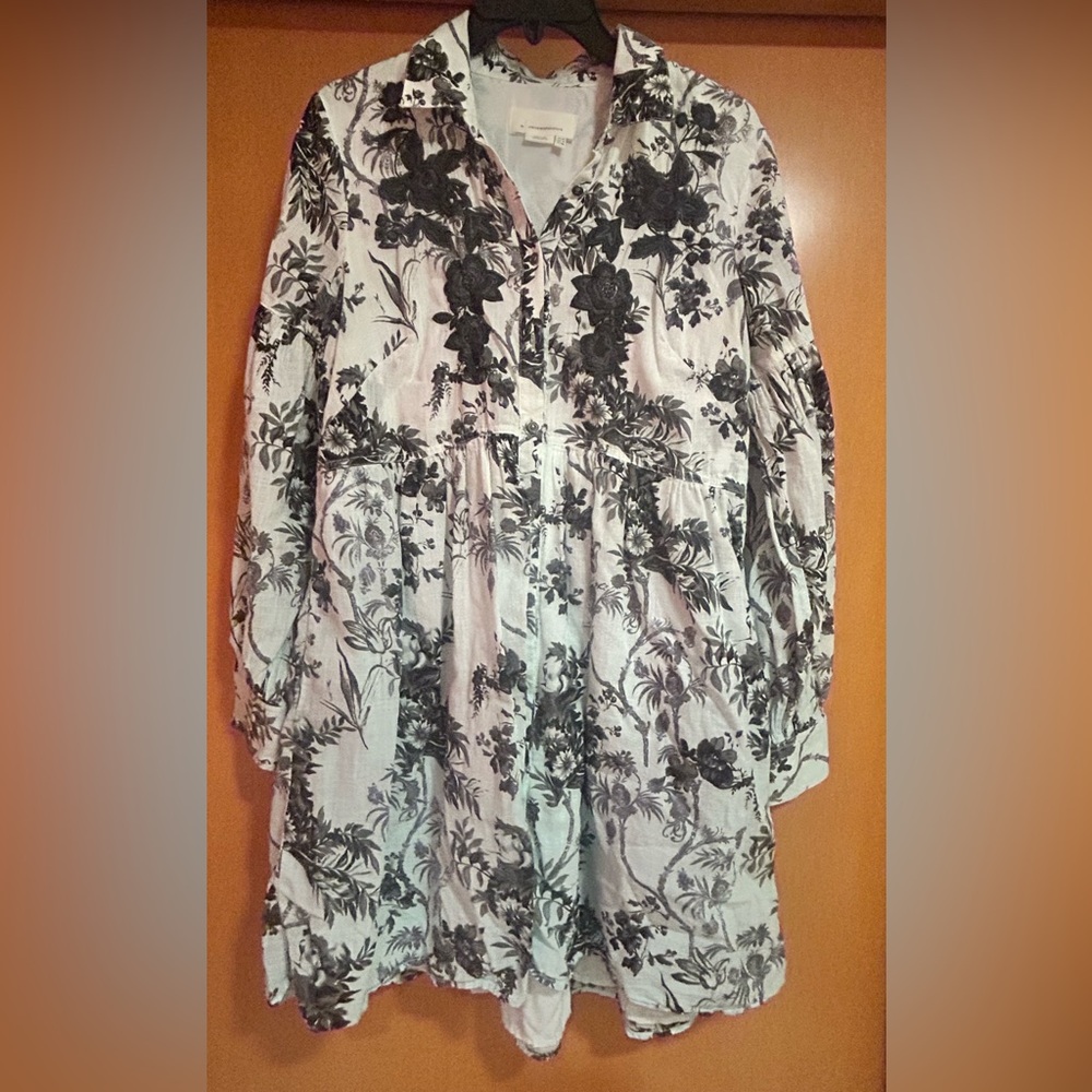 Anthropologie size 10 white and gray dress